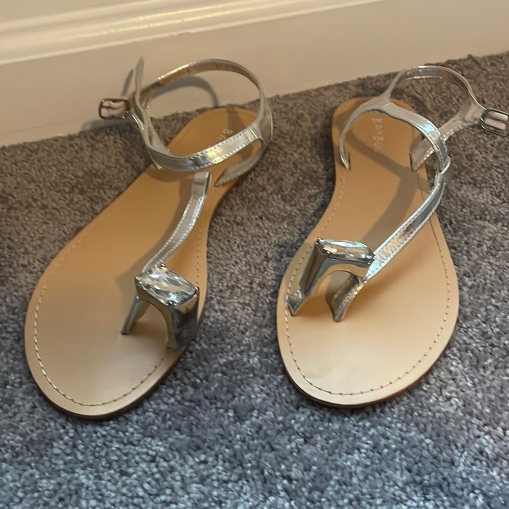 Toe gem silver sandals